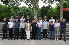 <b>人工智能取数据科学学院施行院长张燕咏正在致</b>
